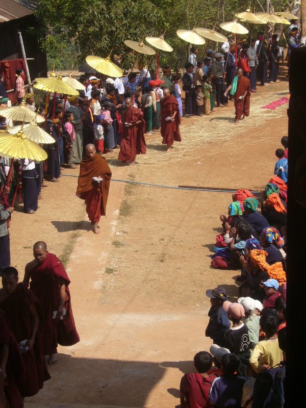 Travel - Myanmar - Kalaw Shan - Monks Enter The Monastery
